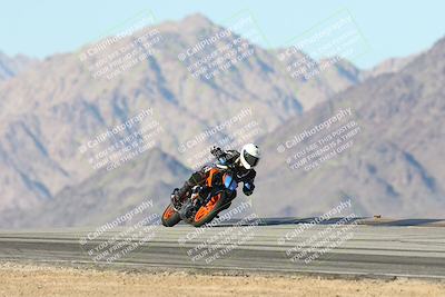 media/Dec-01-2025-Moto Forza (Mon) [[2daa91e15f]]/3-Beginner Group/Session 4 Turn 9/